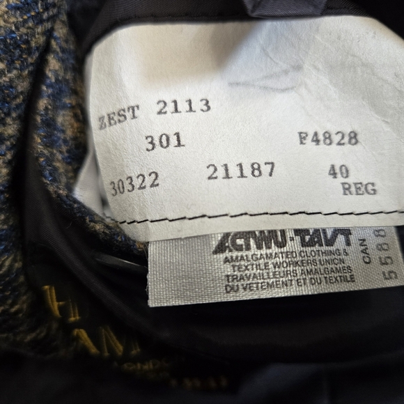 HARDY AMIES Wool and Cashmere Classic Checkered Blazer. Size 40R - Picture 12 of 16